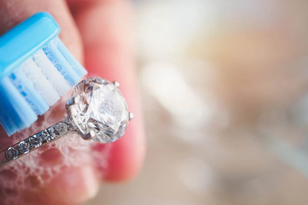 Pırlanta Yüzük Evde Nasıl Temizlenir?